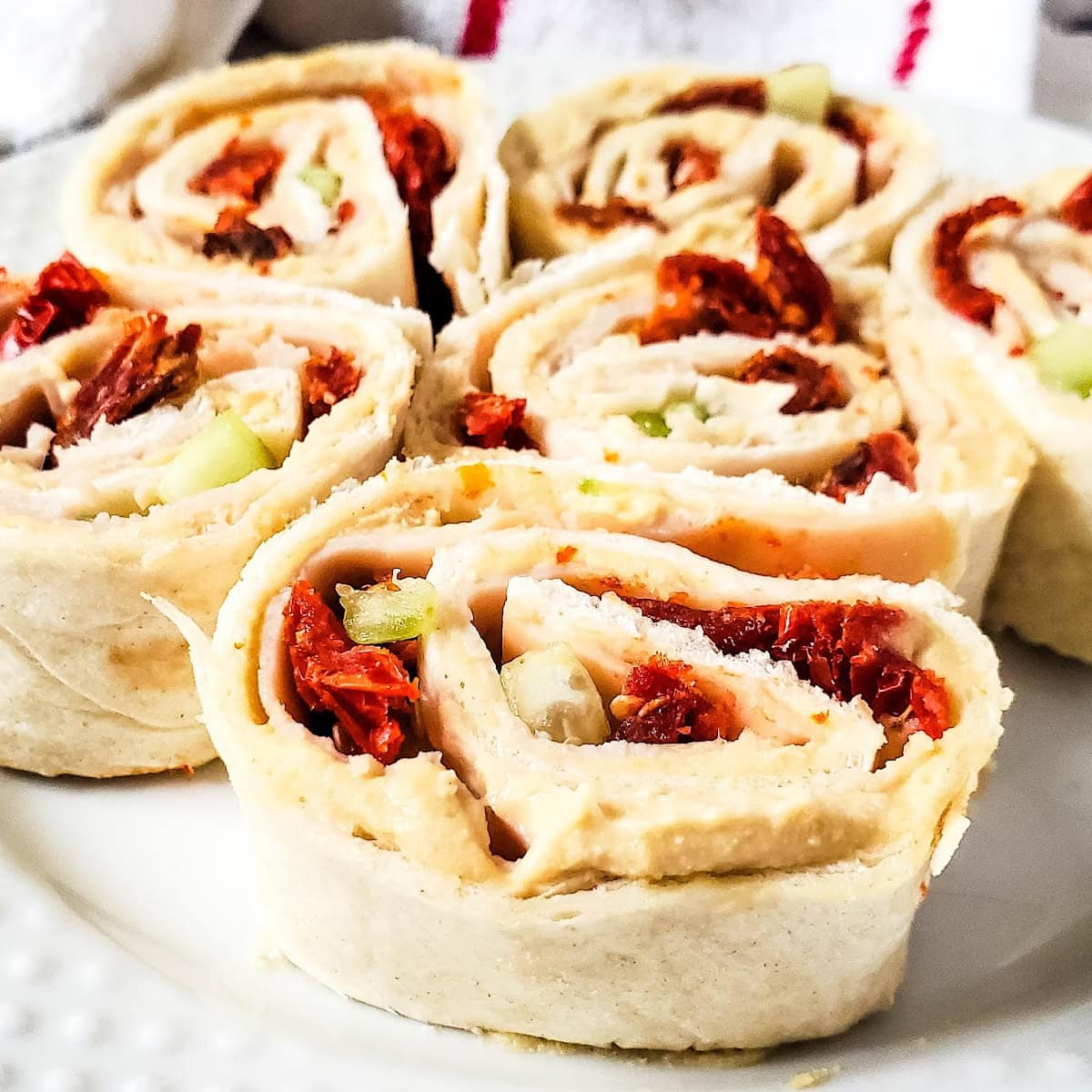 turkey hummus pinwheels featured image
