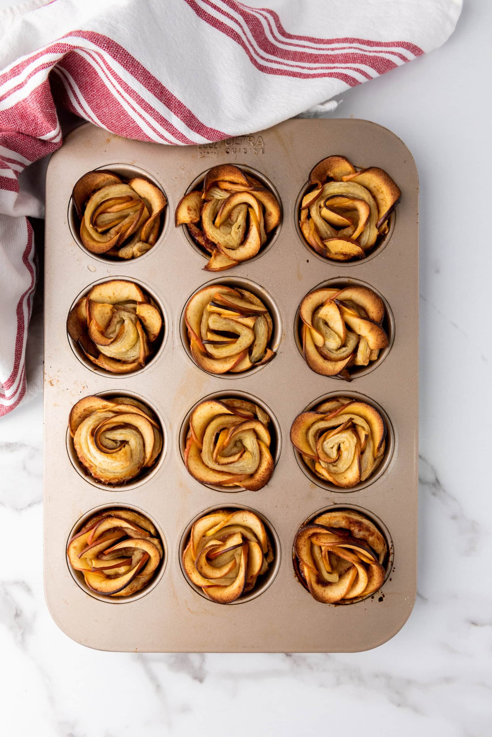 Sweet Baked Apple Roses with Cinnamon - Bite-Sized Bash