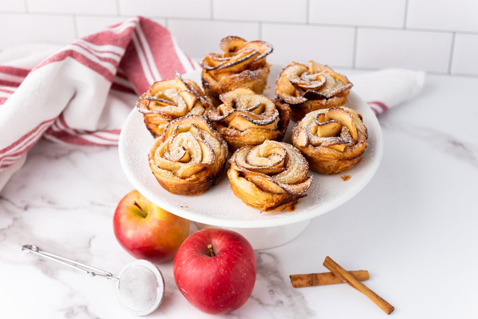 Sweet Baked Apple Roses with Cinnamon - Bite-Sized Bash