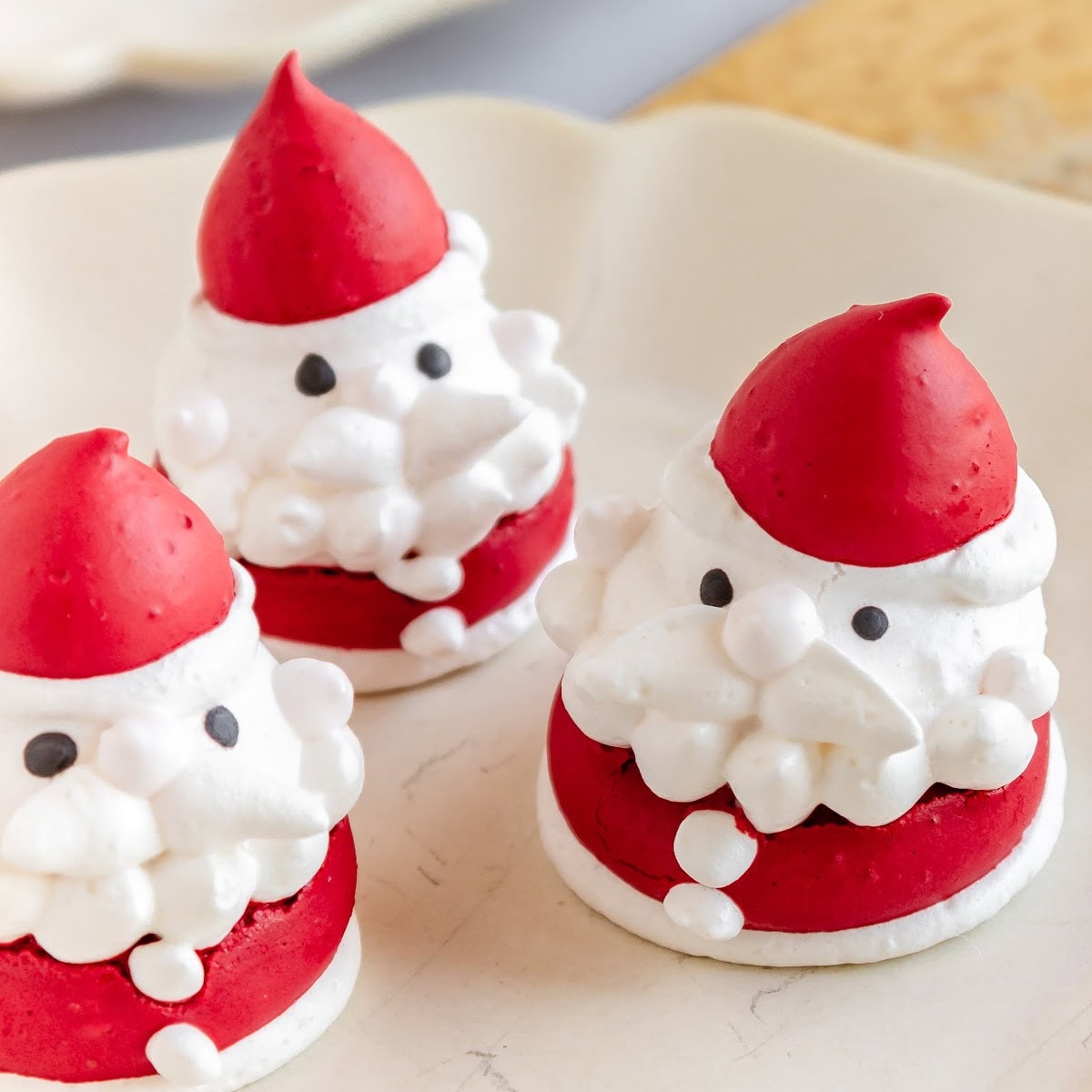 santa claus meringue cookies featured image