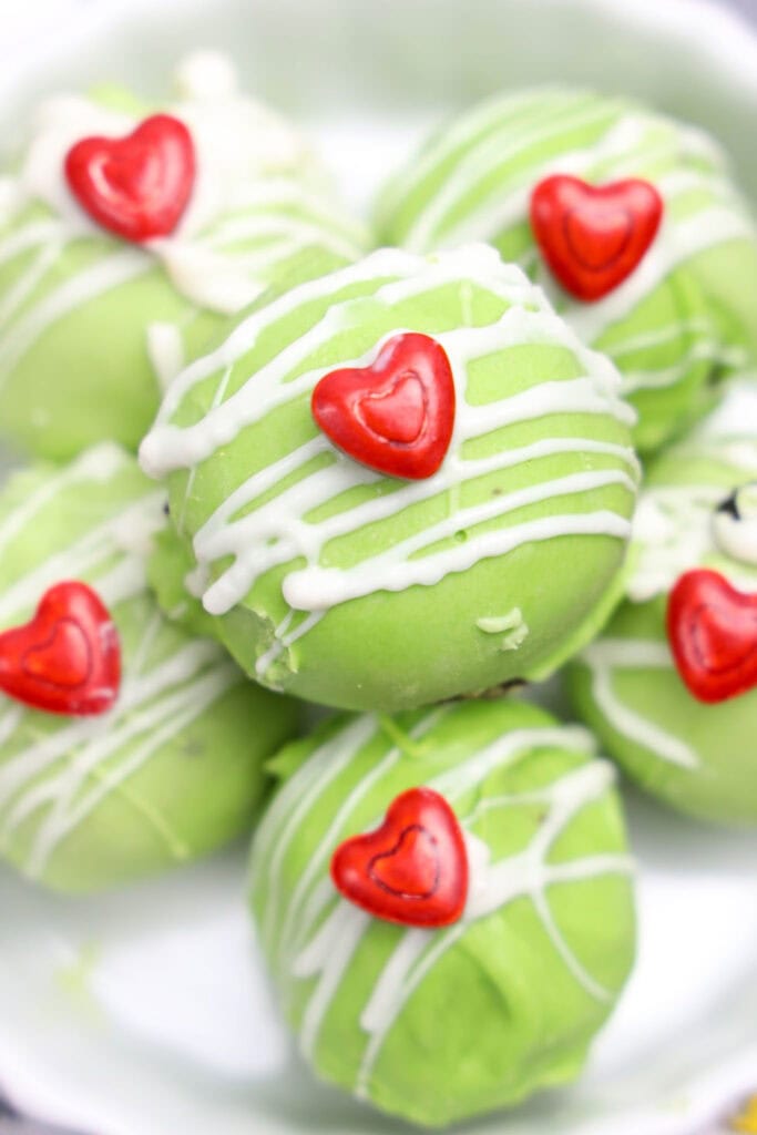 christmas oreos - grinch themed oreo balls