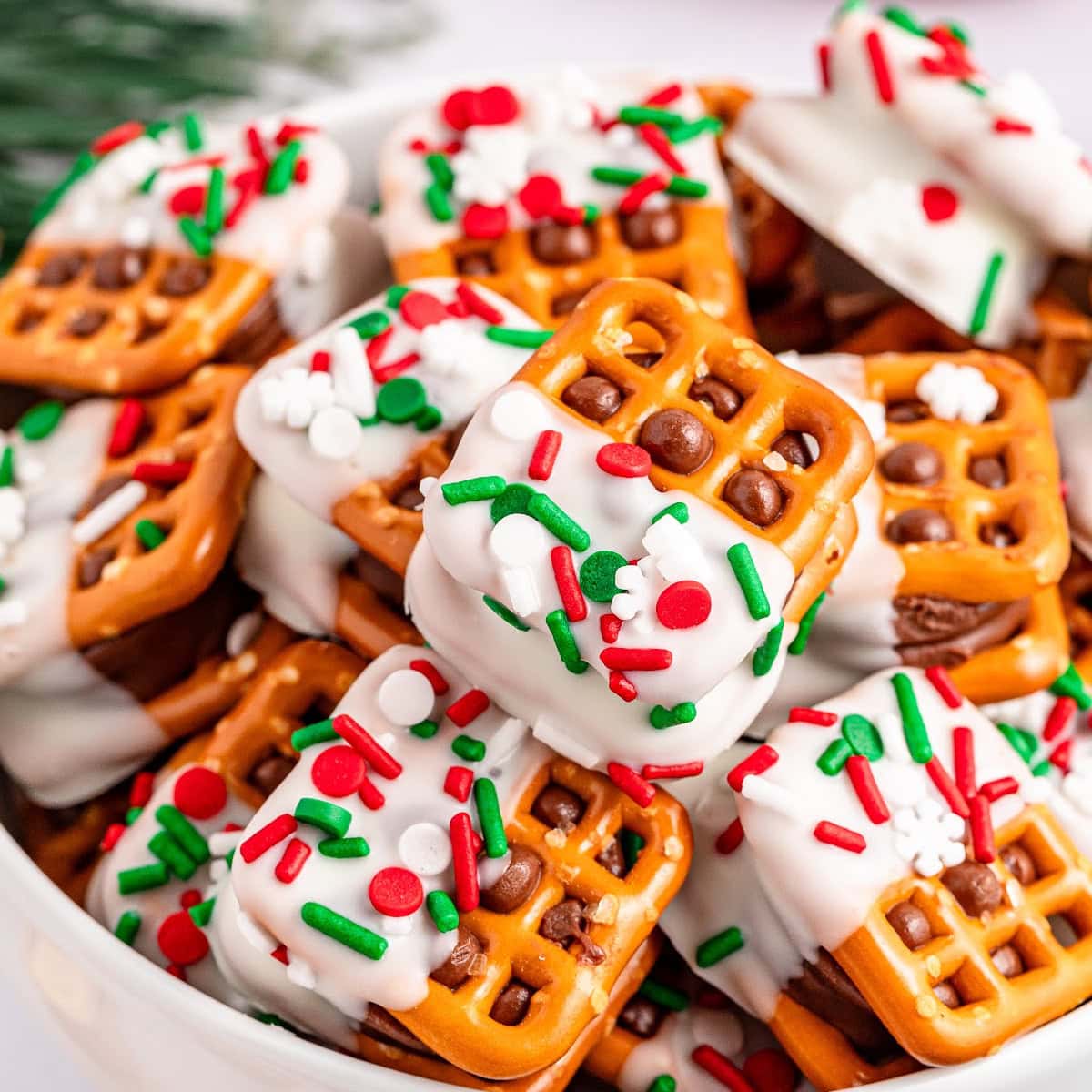 christmas rolo pretzel sandwiches featured image