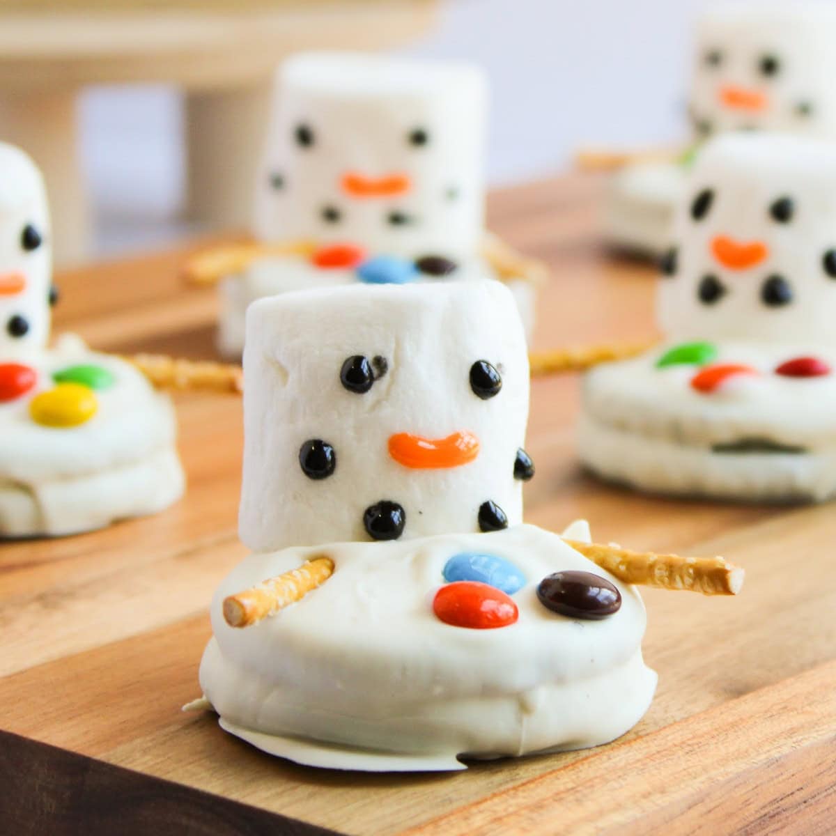 melted snowman chocolate covered oreos featured image