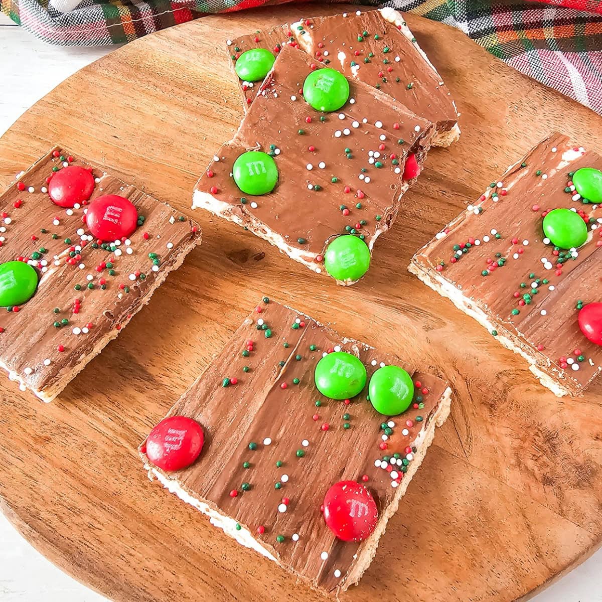 christmas smores graham cracker bark featured image