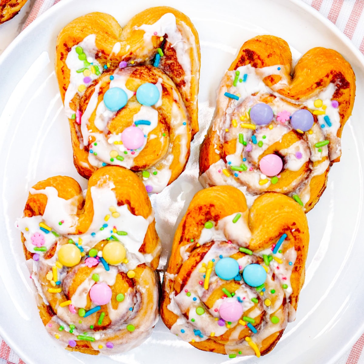 bunny cinnamon rolls featured image