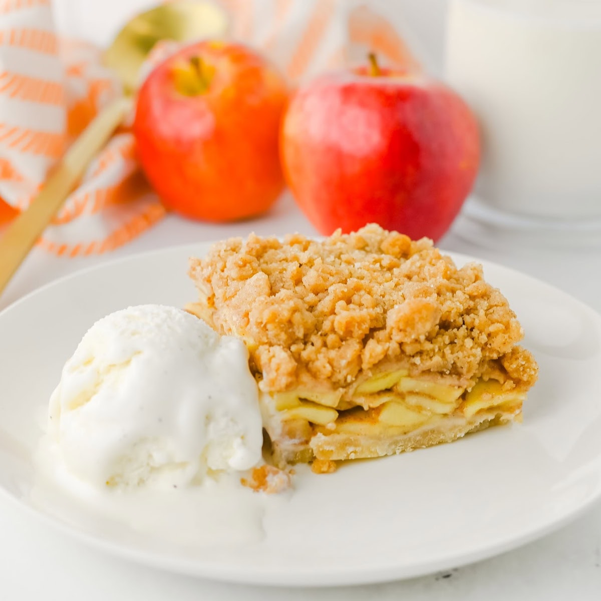 apple pie bars featured image