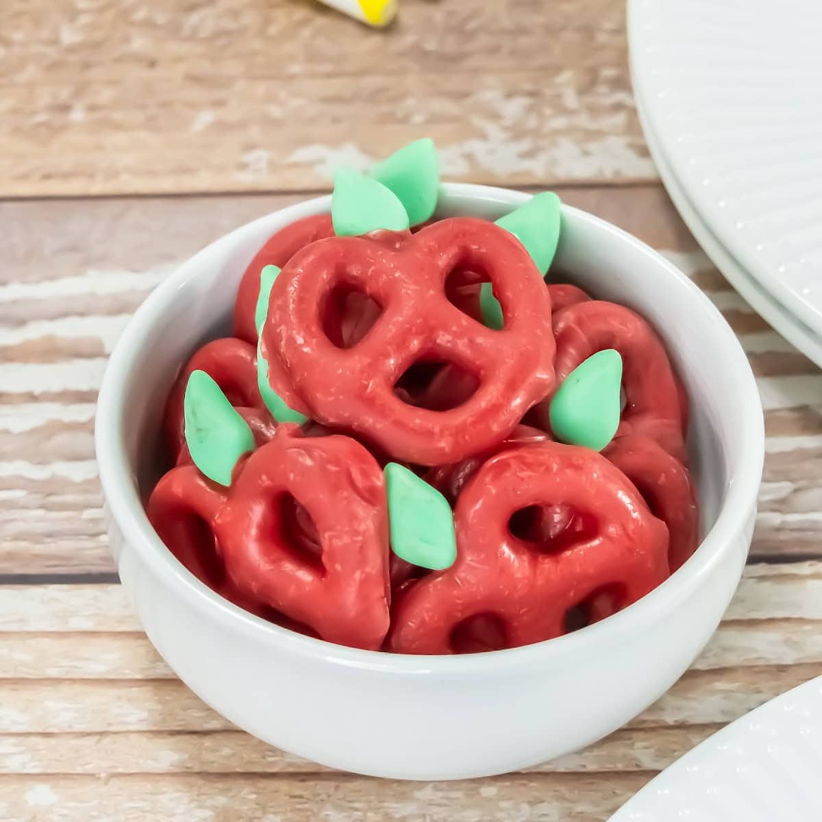 apple pretzel treats featured image