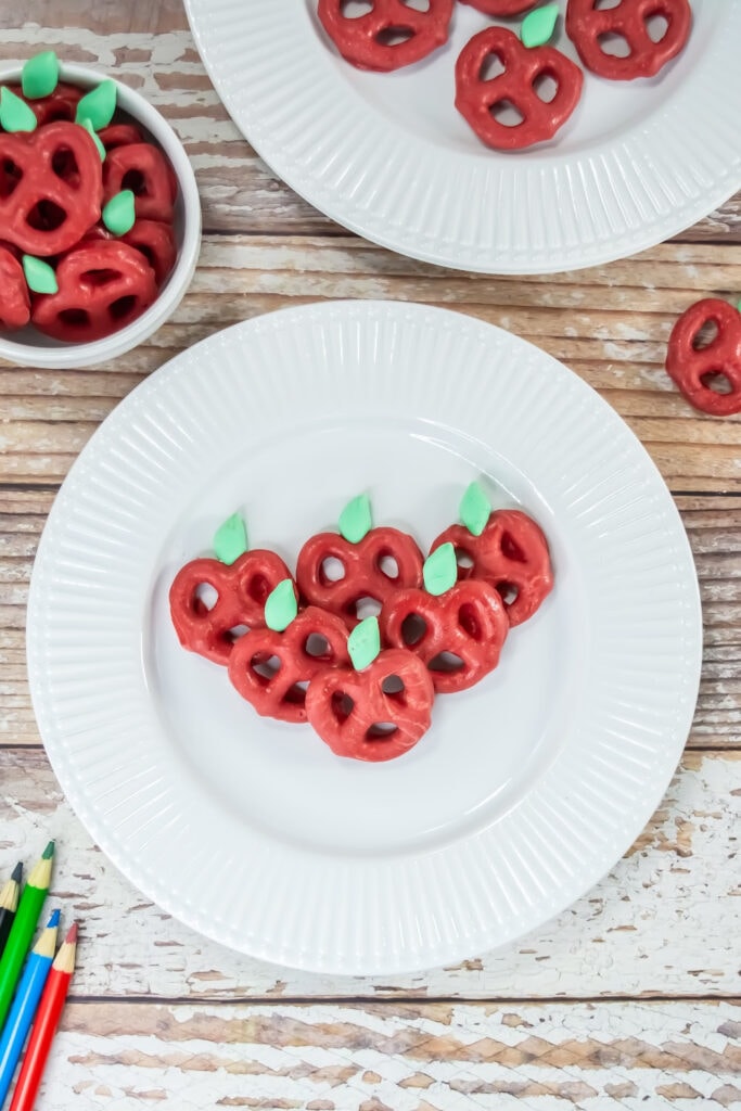 back to school apple pretzels