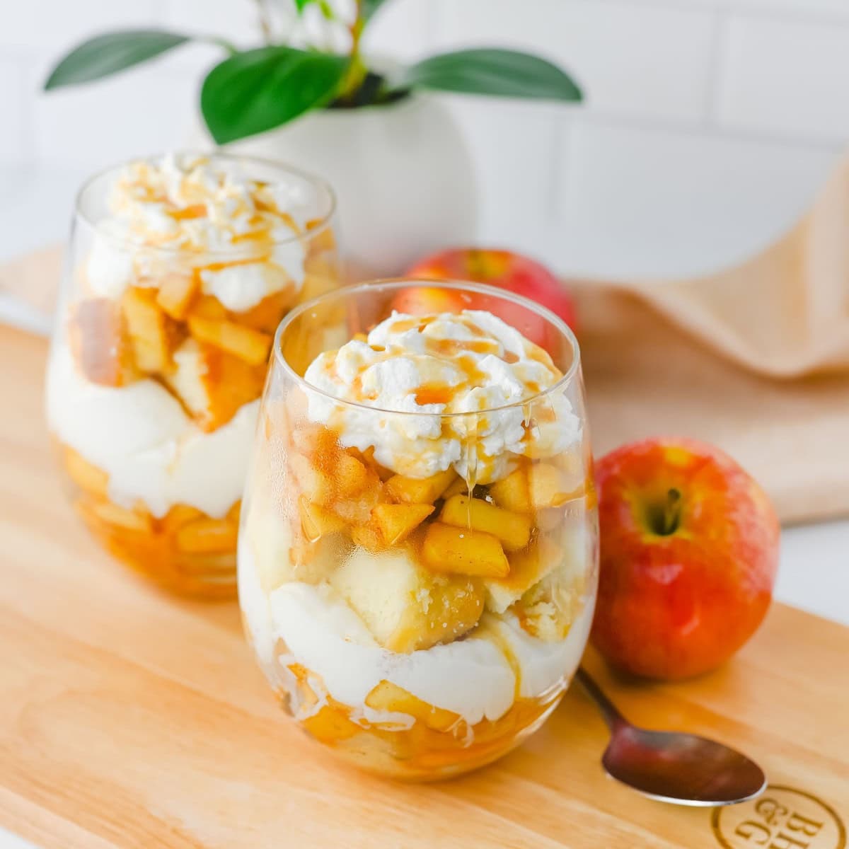 caramel apple trifle featured image