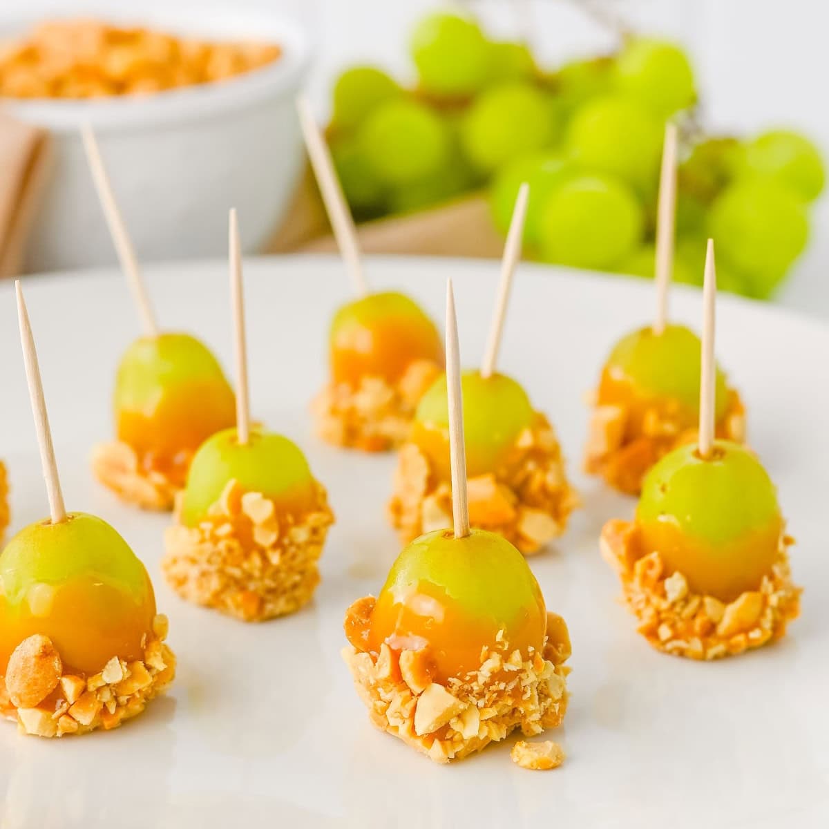 caramel-dipped grapes featured image