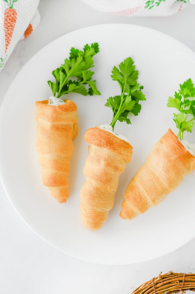 photo of the finished carrot crescent rolls