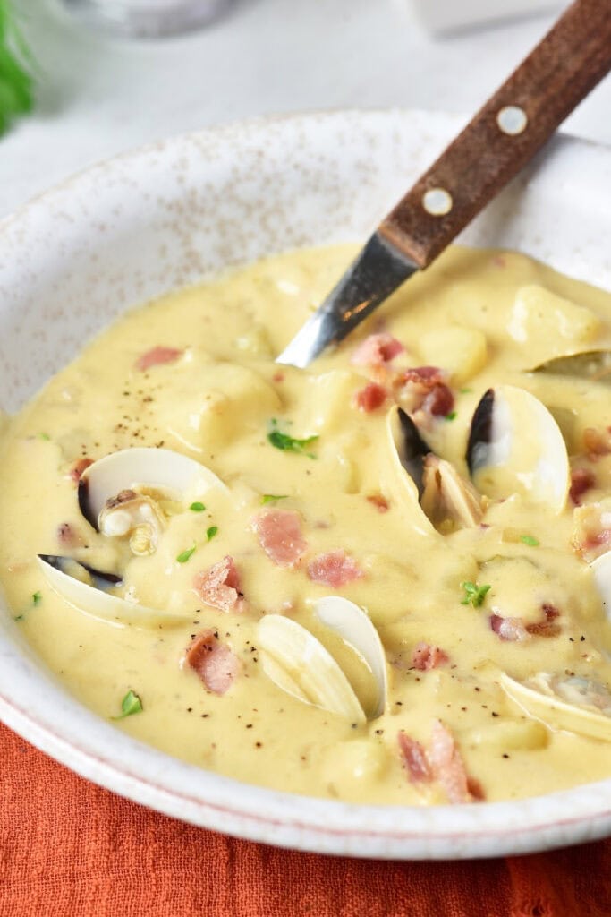 easy dinner ideas - One-Pot Creamy Clam Chowder