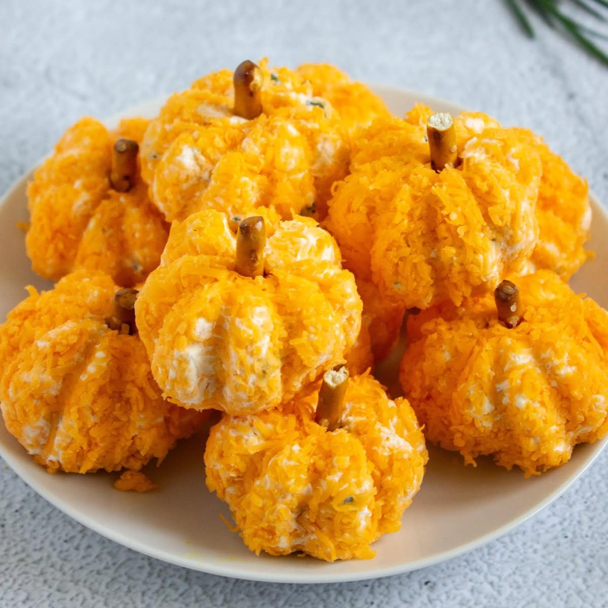 mini pumpkin-shaped cheeseballs featured image