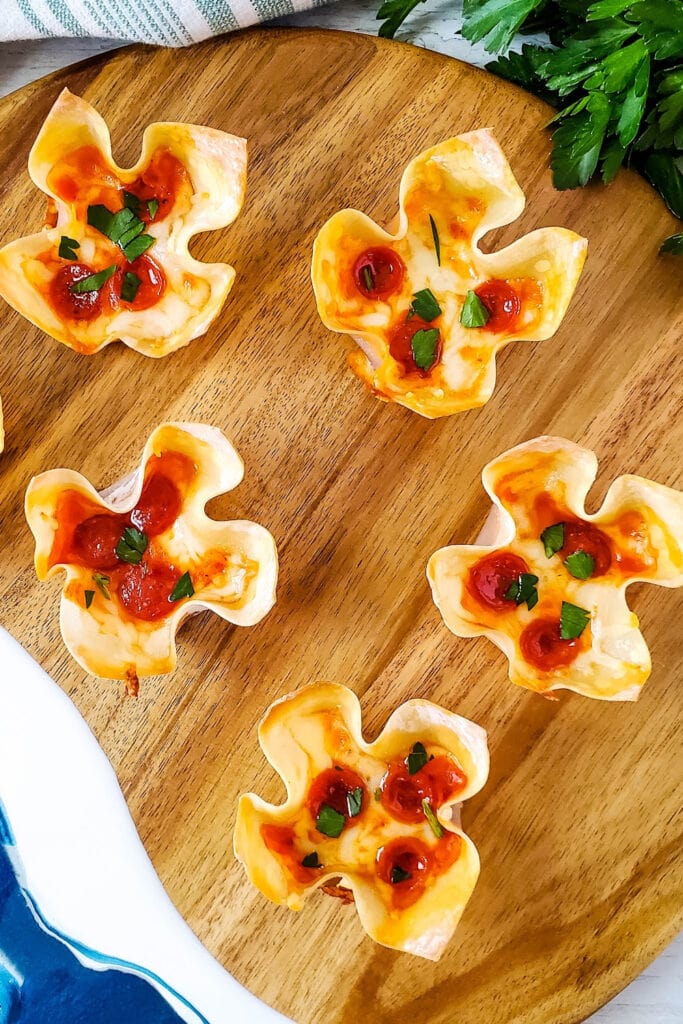 work party snacks - Pizza Wonton Cups