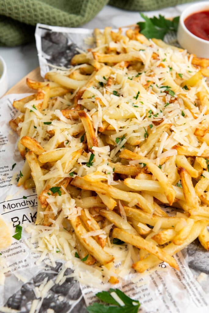 photo of the finished parmesan truffle fries