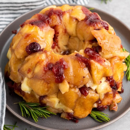 photo of the finished Mini Cranberry Brie Pull-Apart Bread