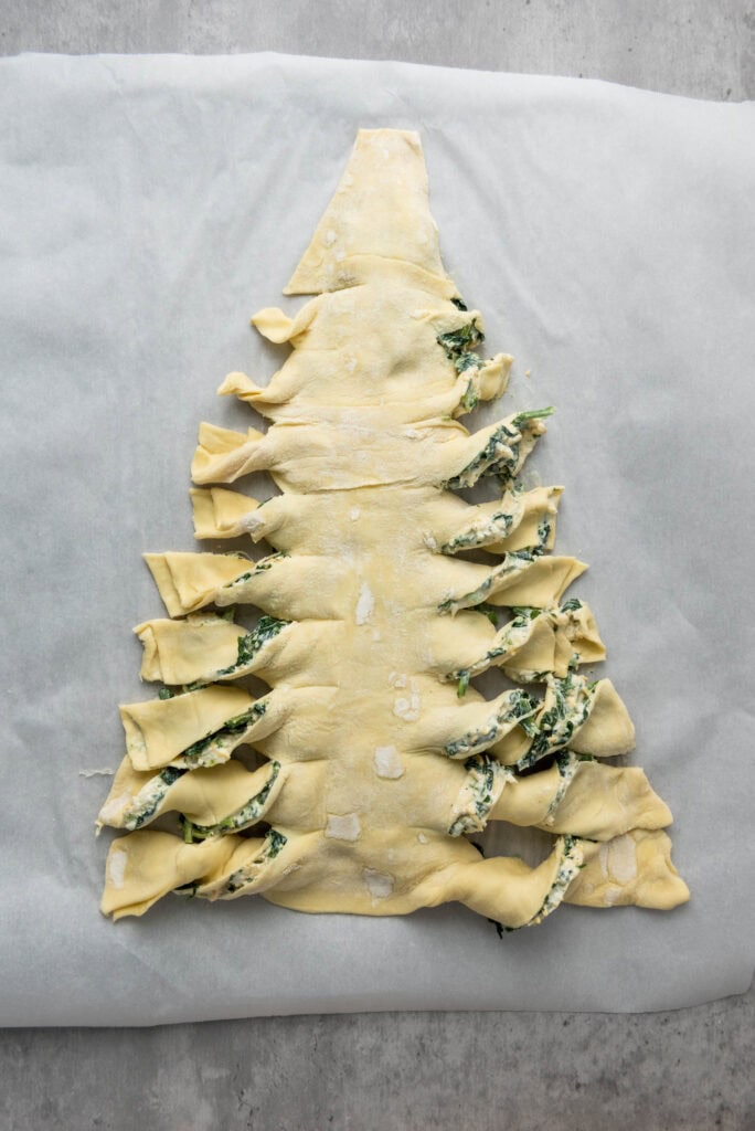 Christmas Tree Spinach Dip Puff Pastry process photo
