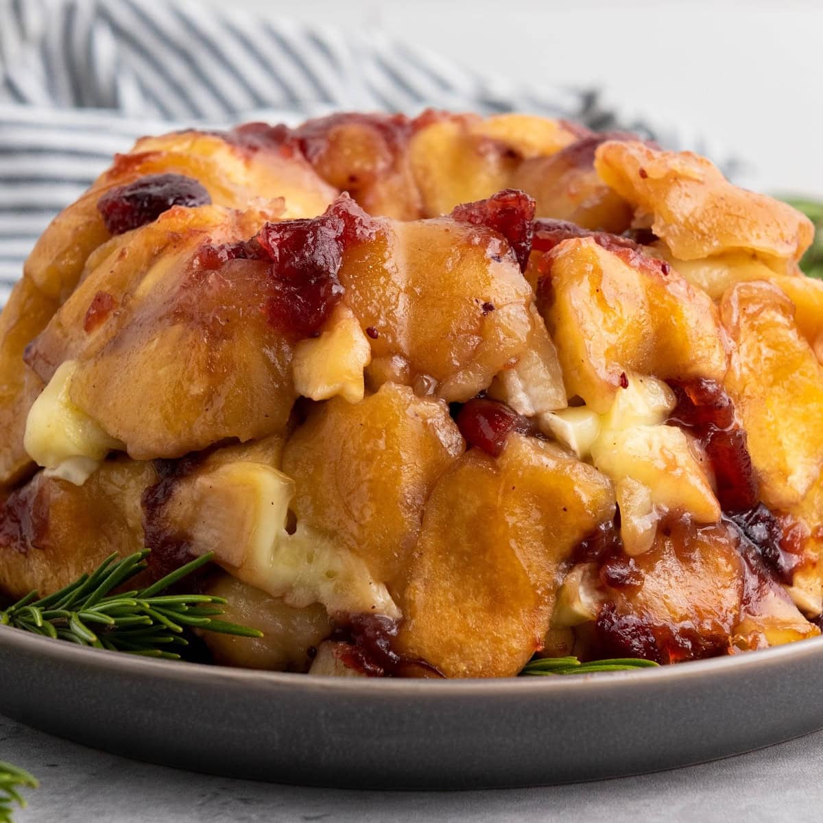 Mini Cranberry Brie Pull-Apart Bread Featured Image