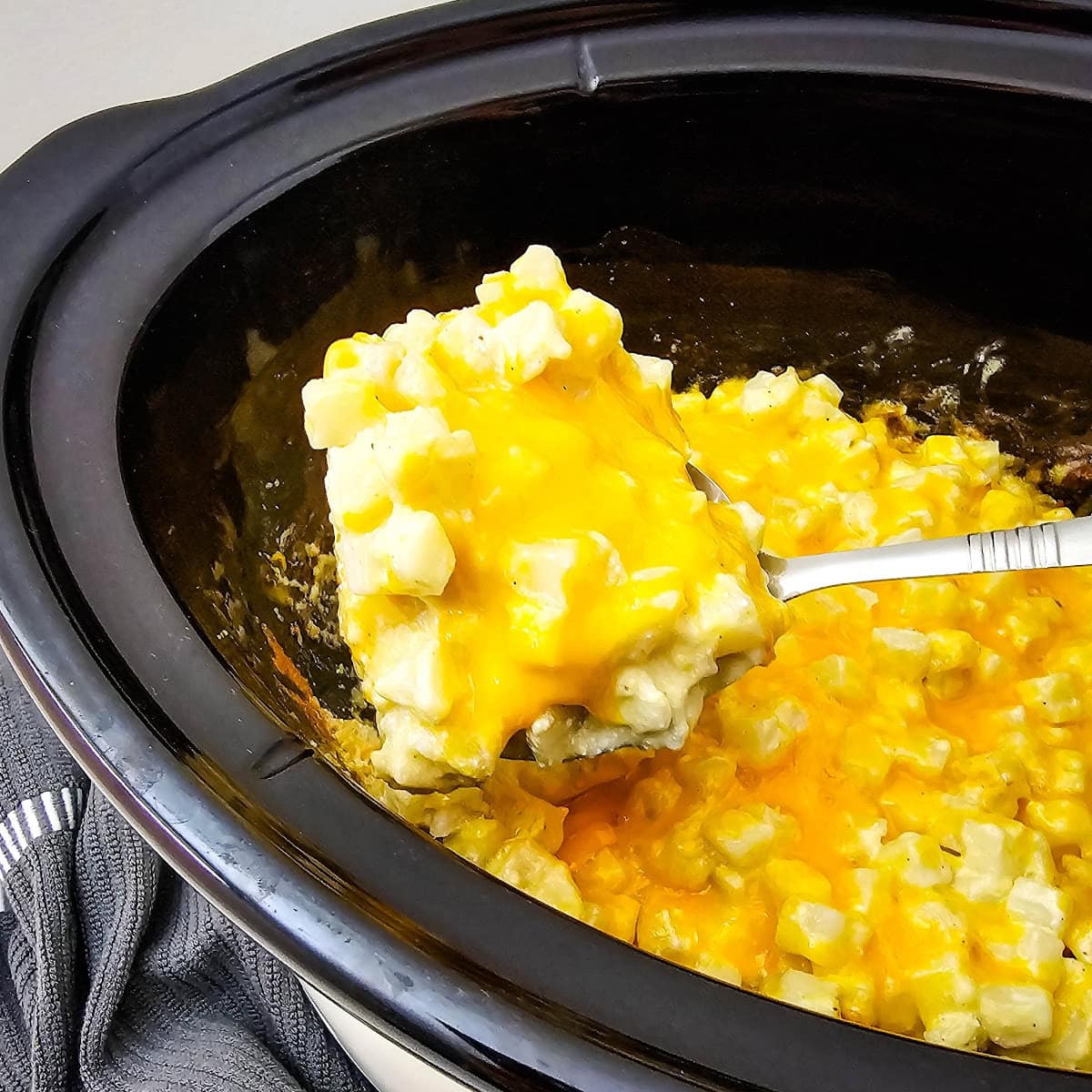 slow cooker cheesy potatoes featured image
