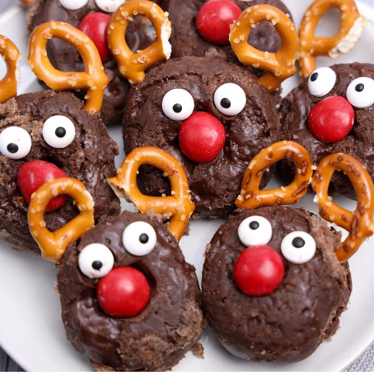 reindeer mini donuts featured image