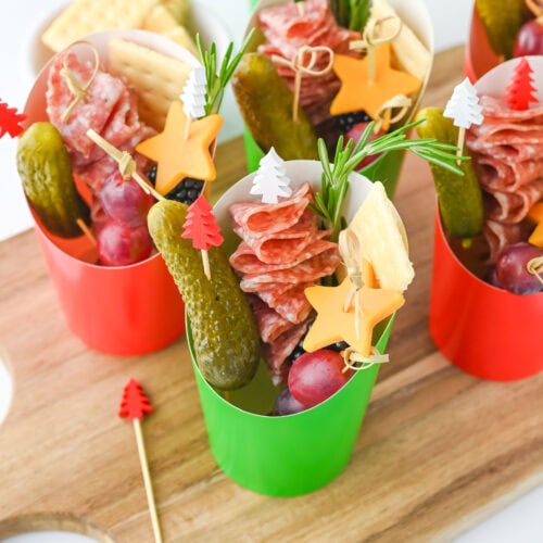 photo of the finished christmas charcuterie cups