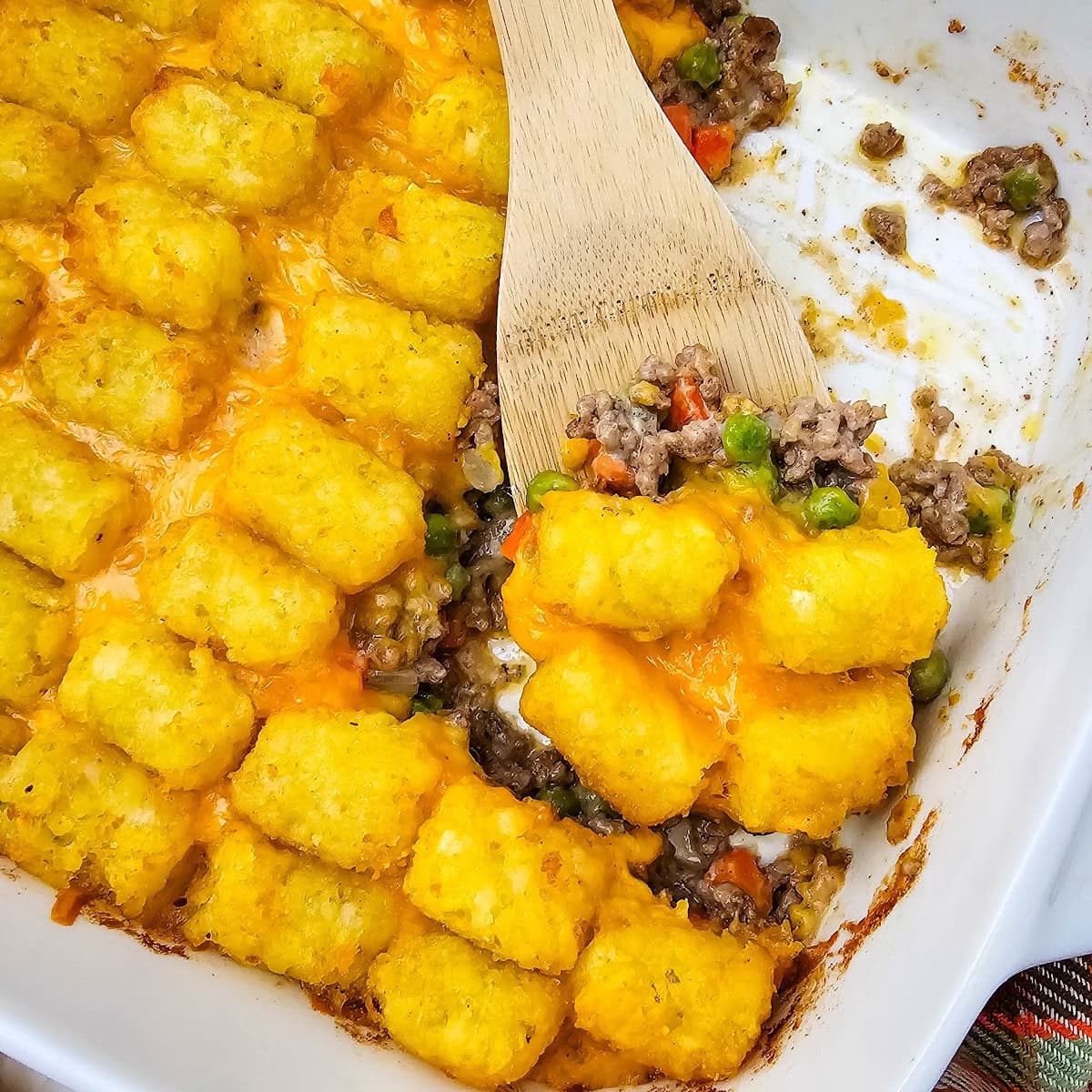 beefy cheesy tater tot casserole