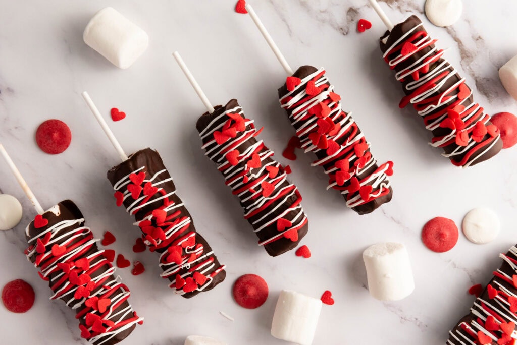 photo of the finished valentines day marshmallow pop