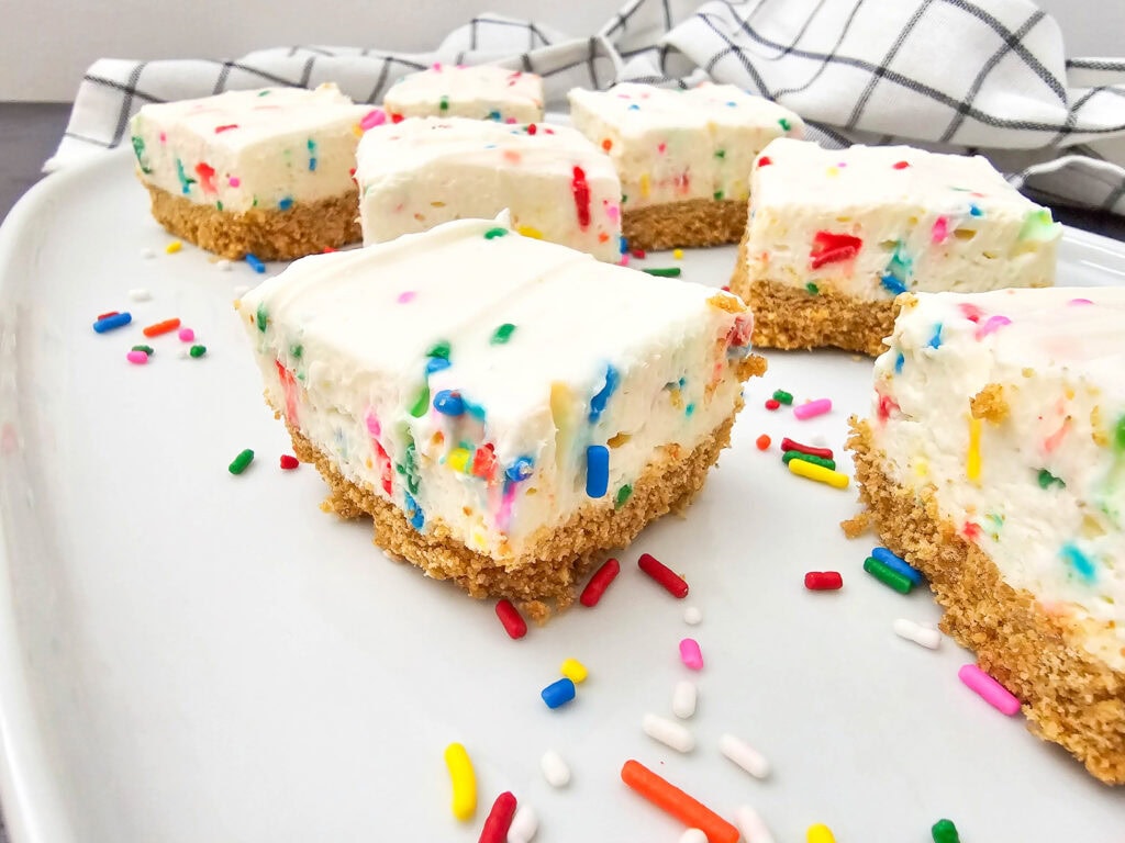photo of the finished Funfetti Cheesecake Bars