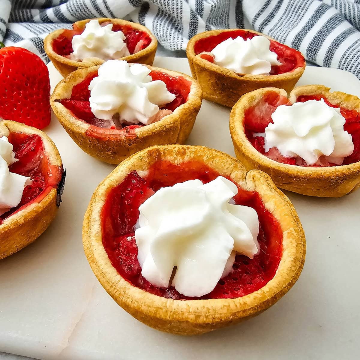 mini strawberry pies featured image