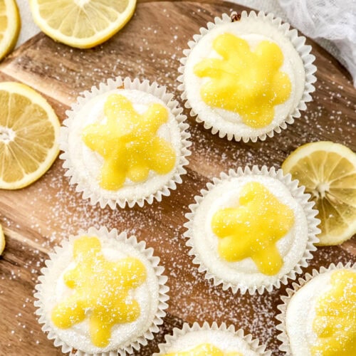 photo of the finished lemon bar cupcakes