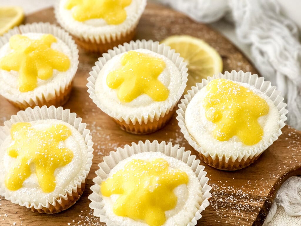photo of the finished lemon bar cupcakes