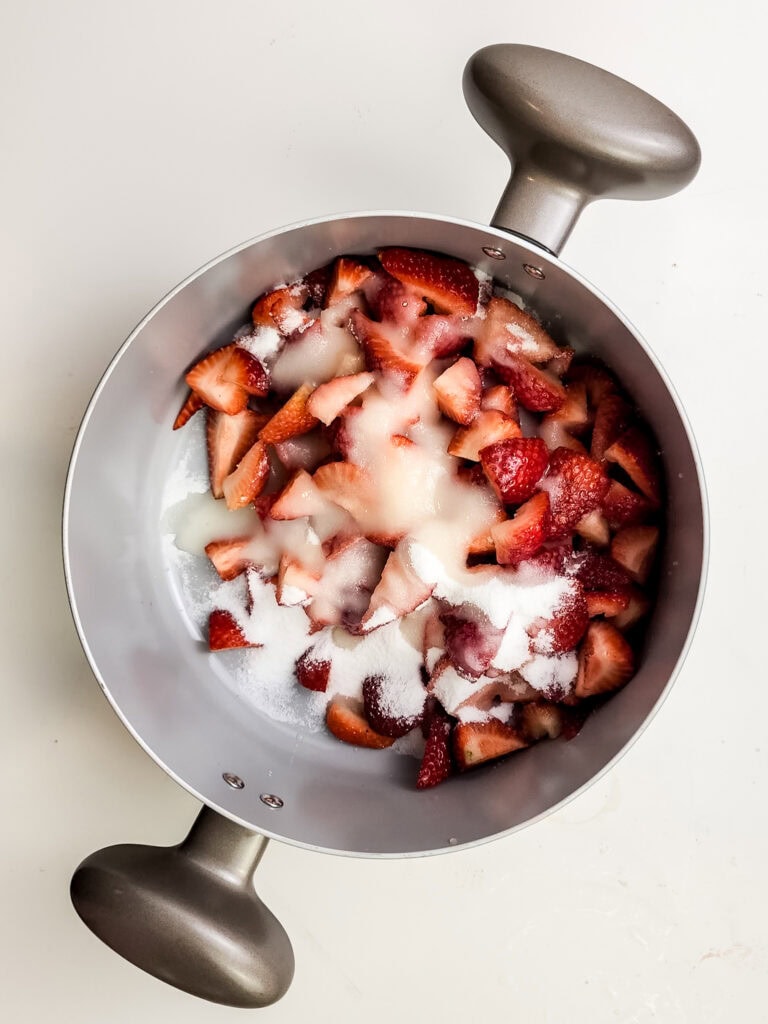 strawberry tiramisu process photo
