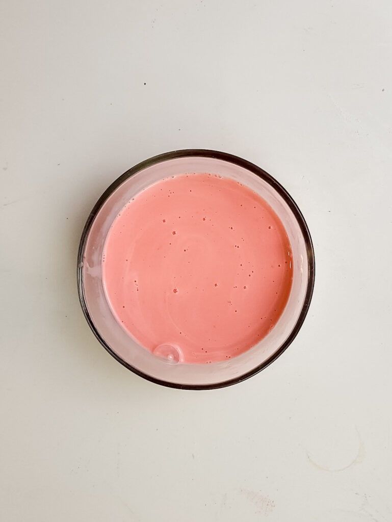 strawberry tiramisu process photo