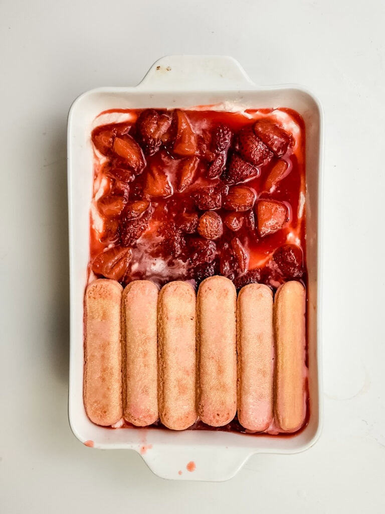 strawberry tiramisu process photo