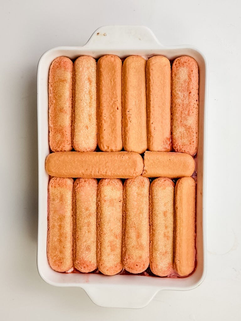 strawberry tiramisu process photo