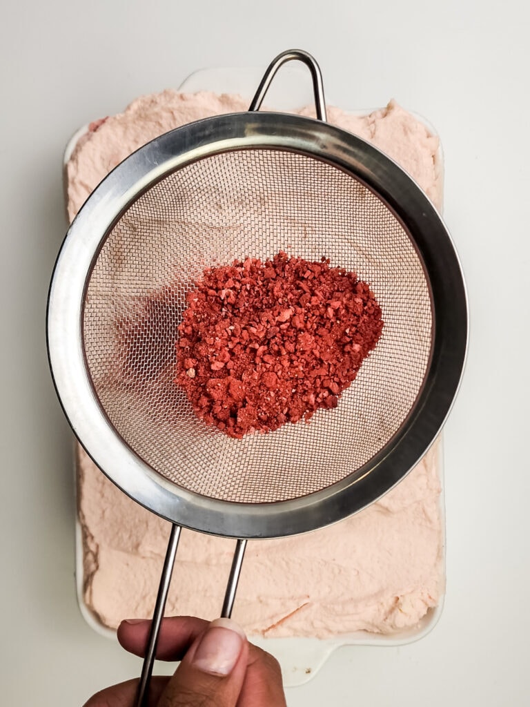 strawberry tiramisu process photo