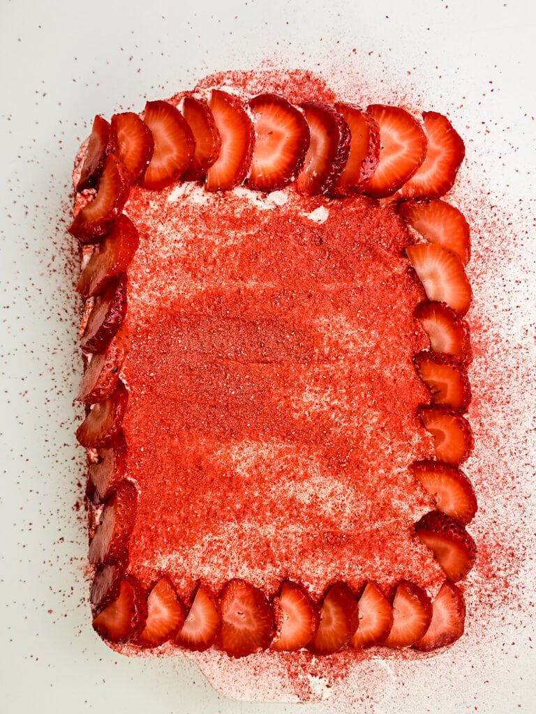 strawberry tiramisu process photo