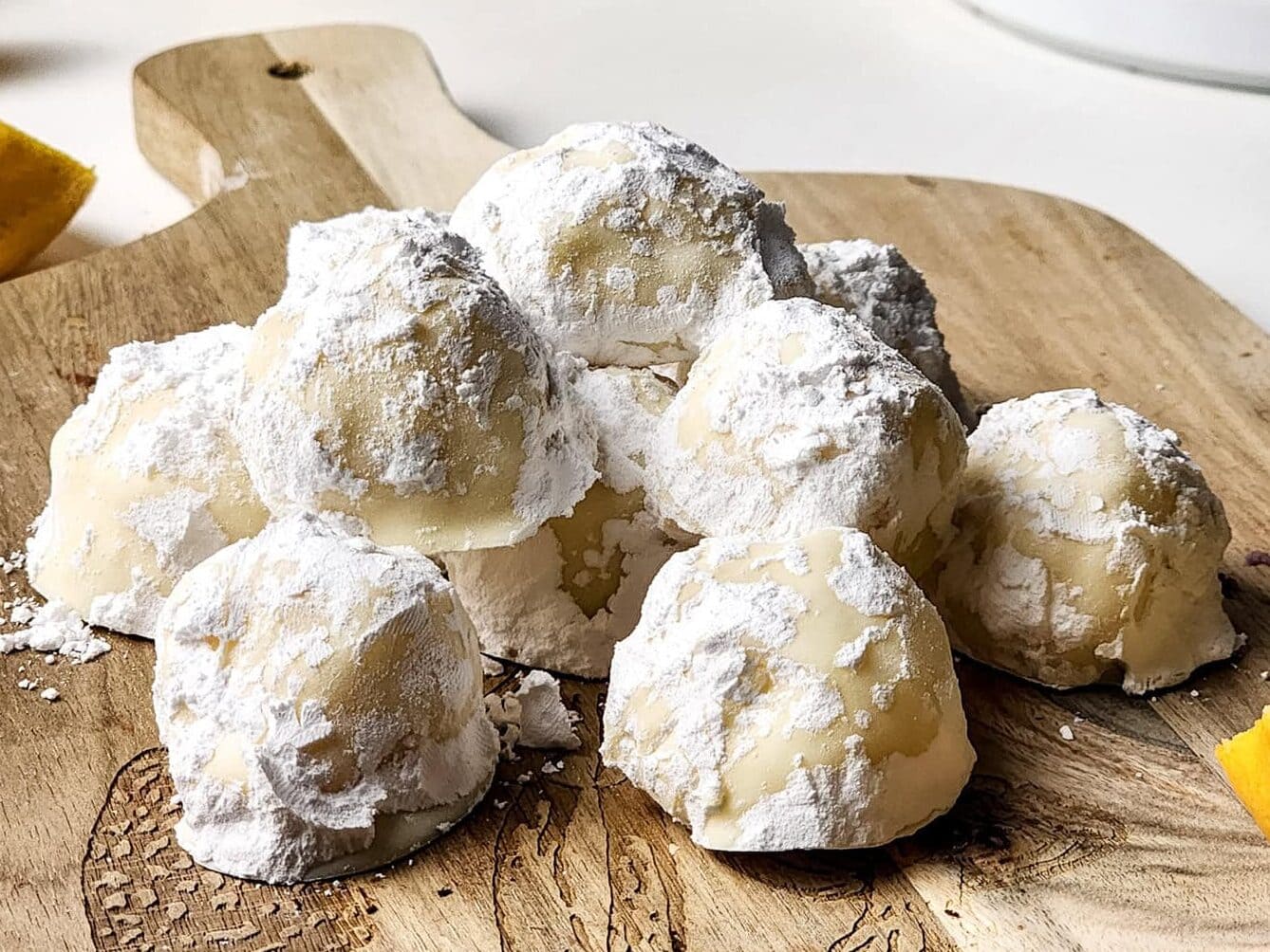 photo of the finished lemon bar truffles