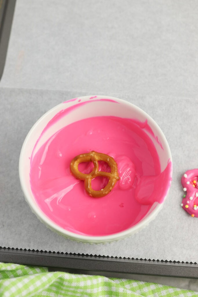 Butterfly Chocolate Covered Pretzels Process Photo