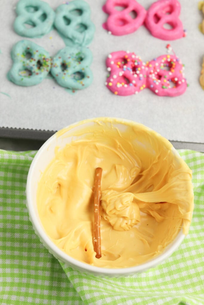 Butterfly Chocolate Covered Pretzels Process Photo