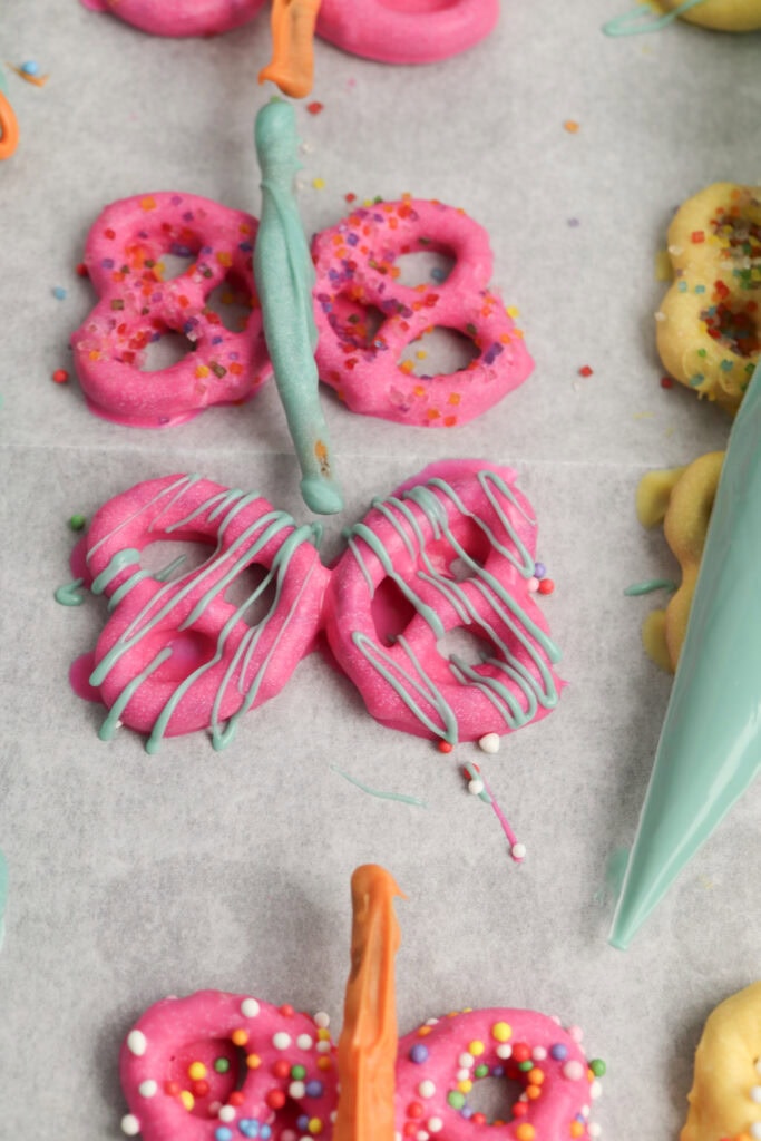 Butterfly Chocolate Covered Pretzels Process Photo