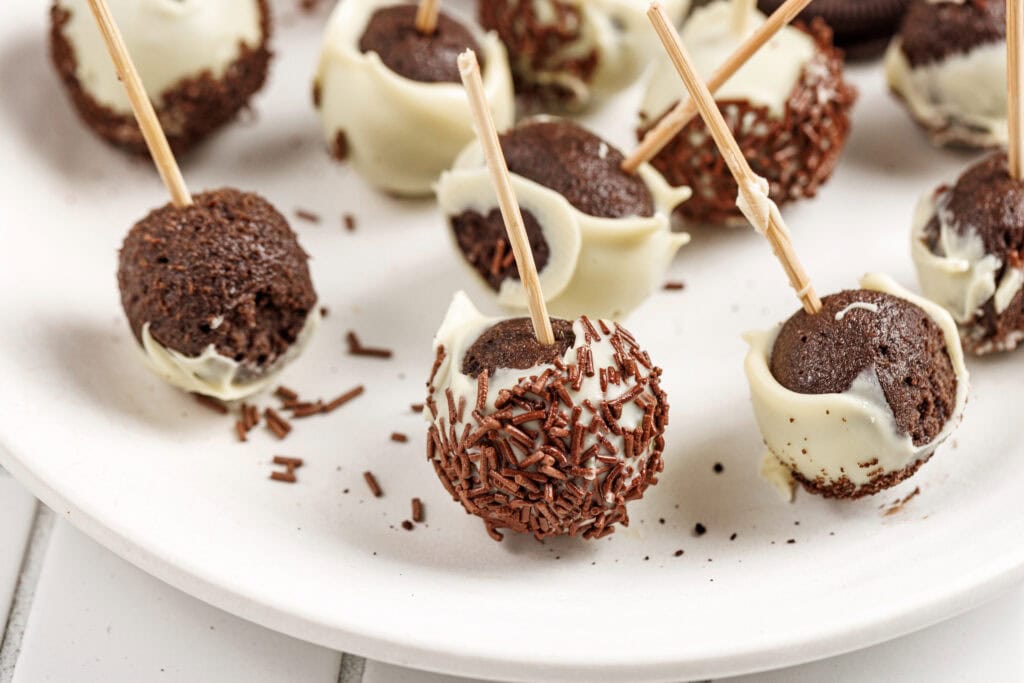 No-bake Oreo Cake Pops
