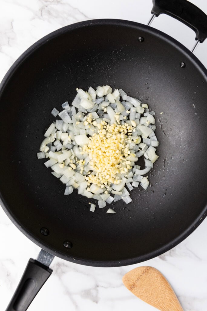 Spaghetti Scampi e Spinaci Process Photo