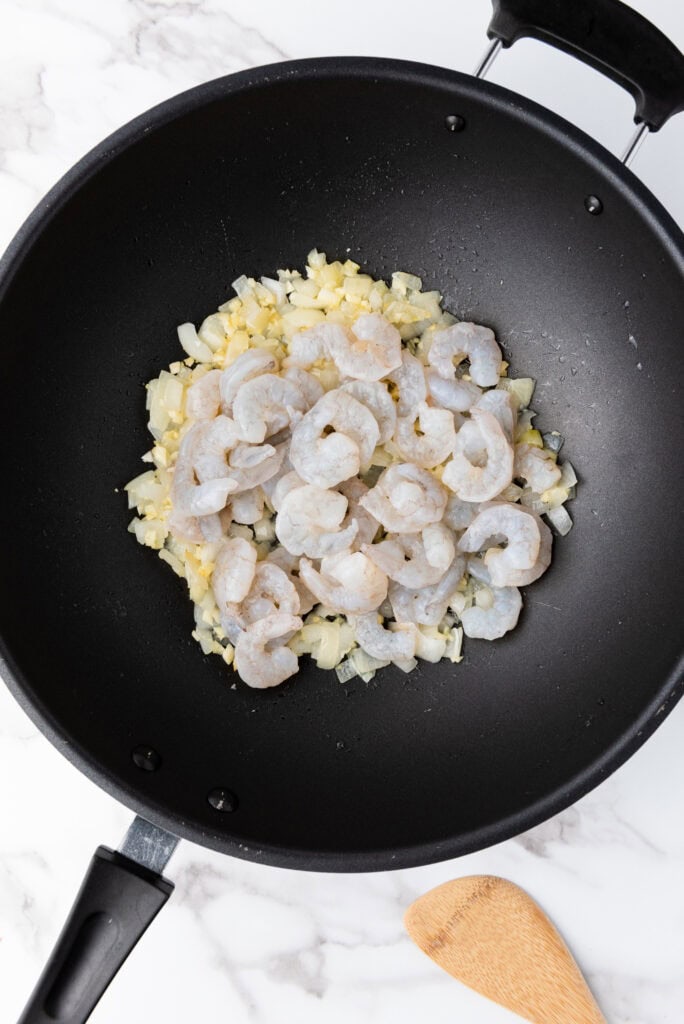 Spaghetti Scampi e Spinaci Process Photo