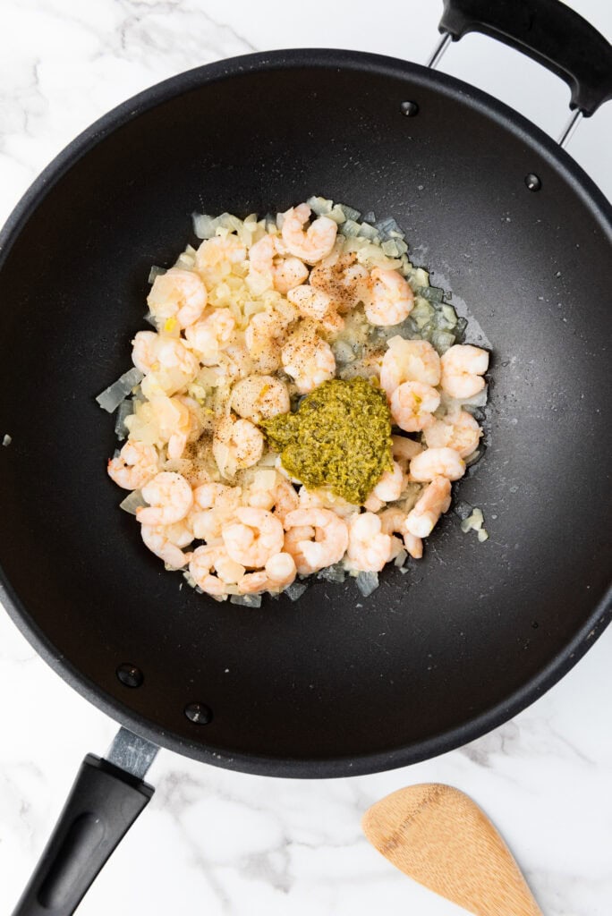 Spaghetti Scampi e Spinaci Process Photo