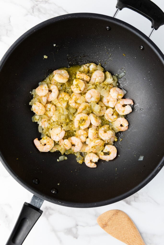 Spaghetti Scampi e Spinaci Process Photo
