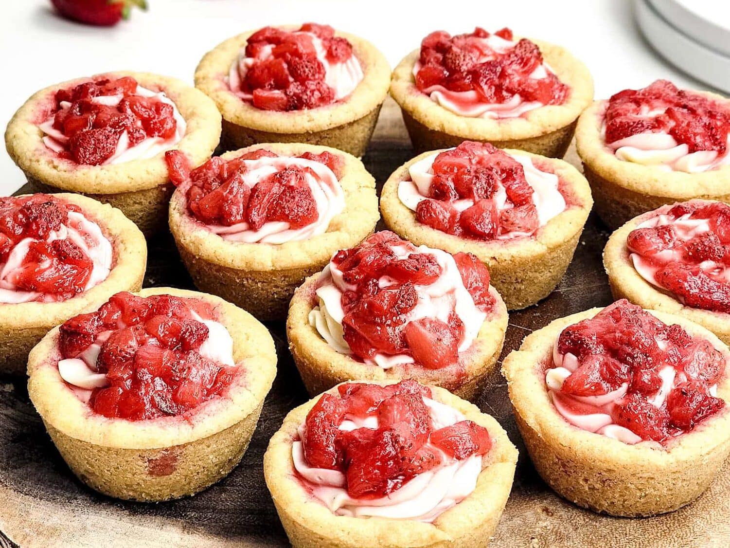 Strawberry Cheesecake Stuffed Cookies Cups