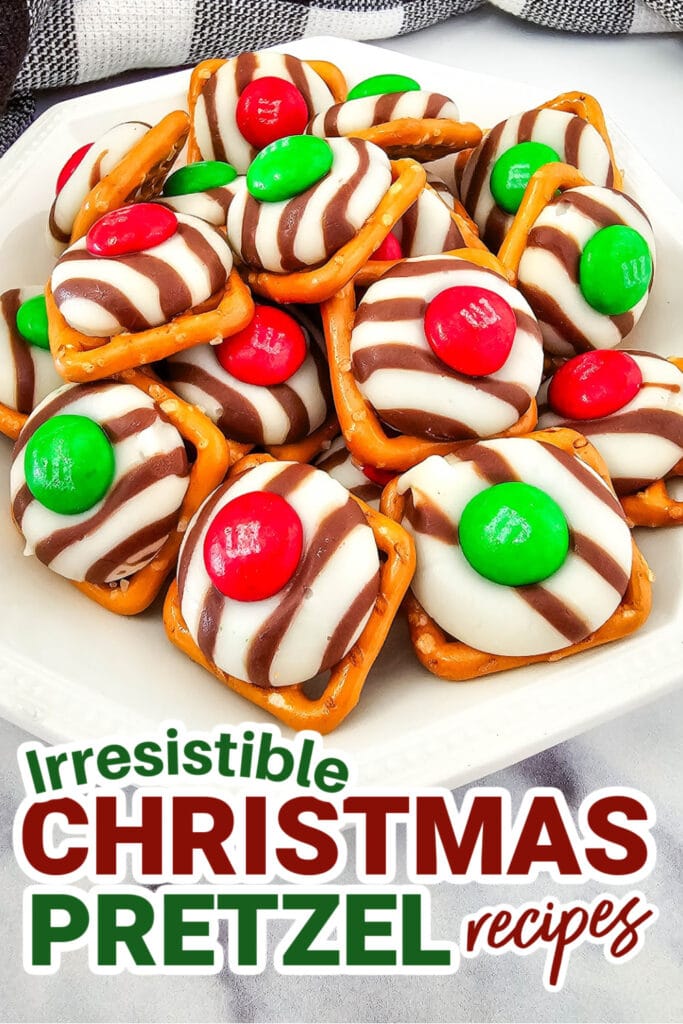Christmas Pretzels- Christmas M&M Pretzel Hugs