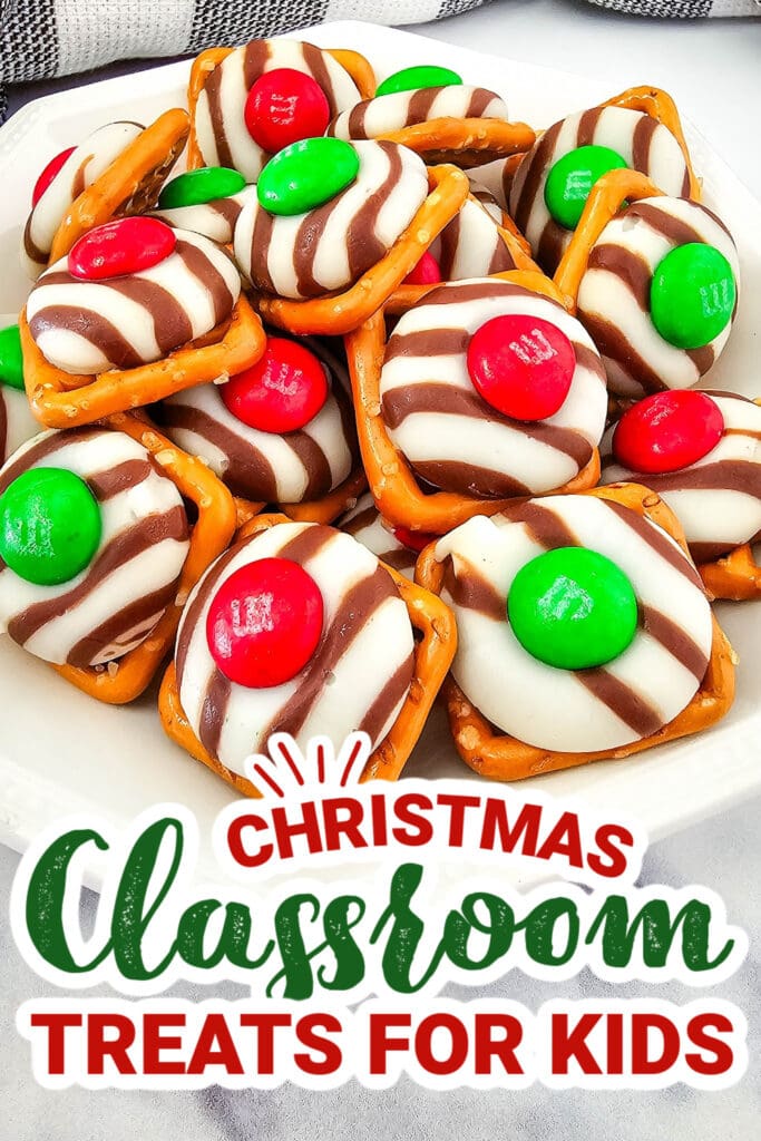 christmas classroom treats - Christmas M&Ms Pretzel Hugs