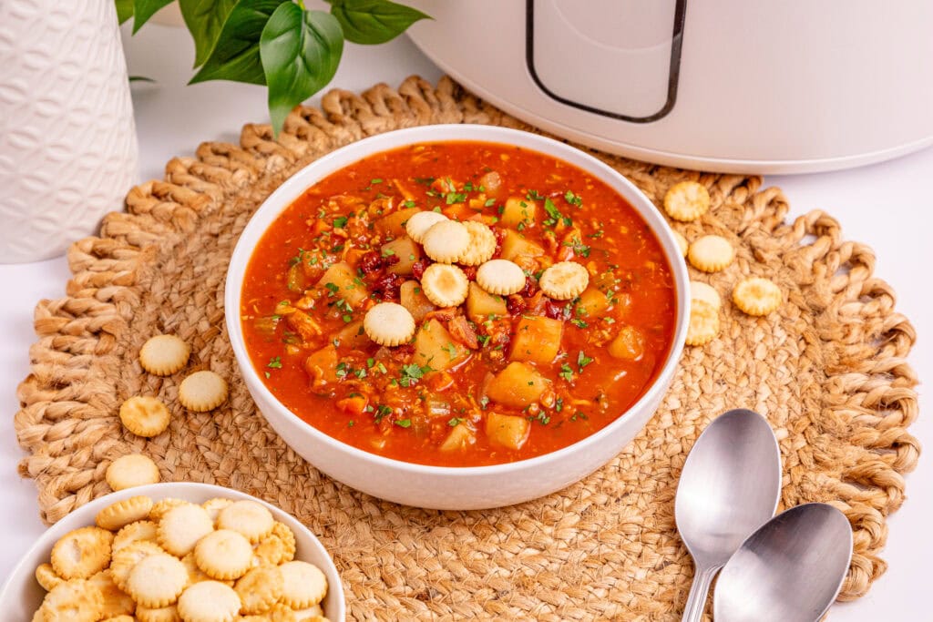Slow Cooker Manhattan Clam Chowder